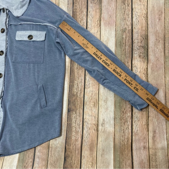 Reborn J Women’s Blue/Gray Top Button Top Long Sleeves Raw Hem Hem Accent Size L - Picture 4 of 8